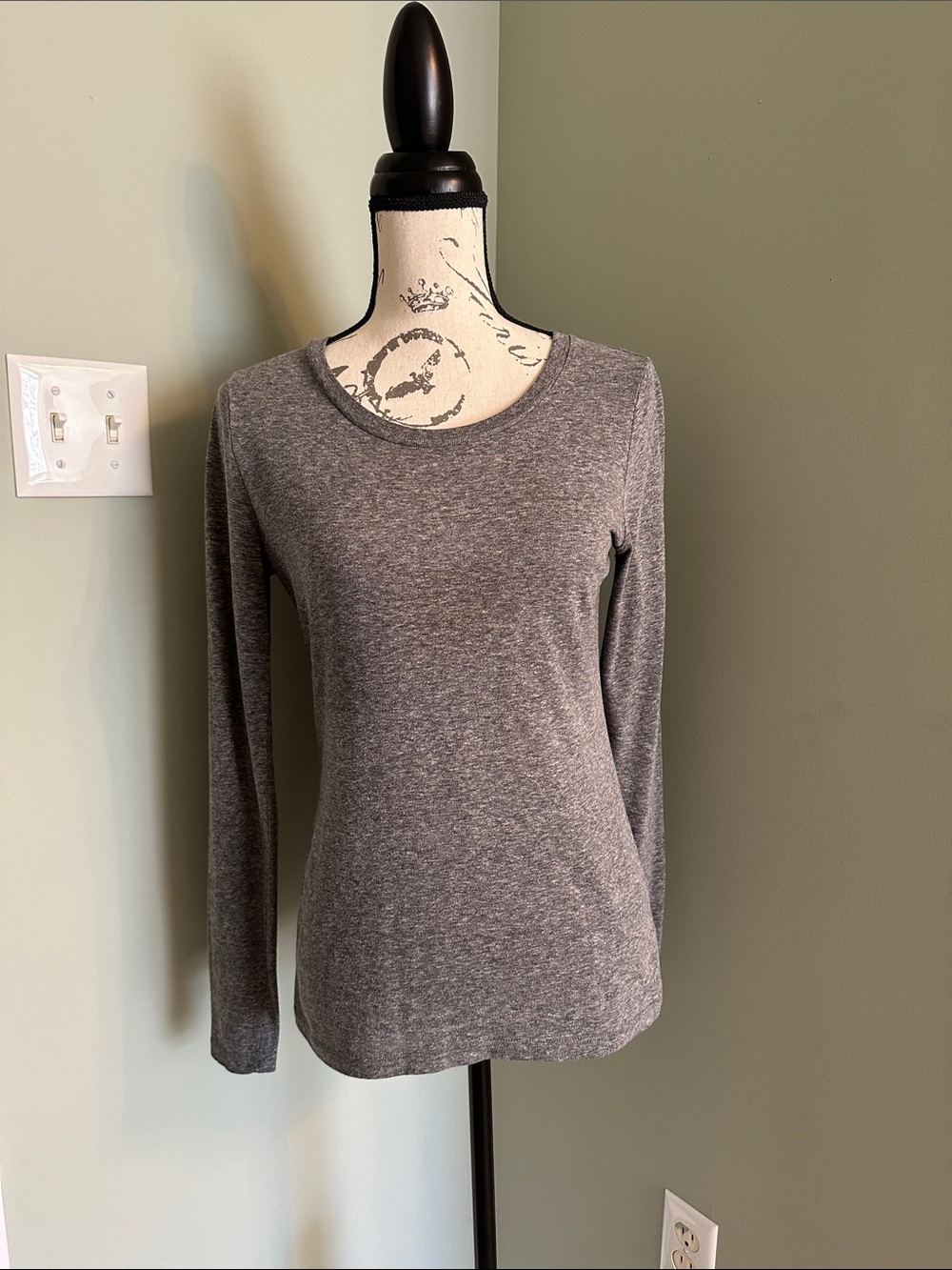 Classic Long-Sleeve Crewneck Top in Gray